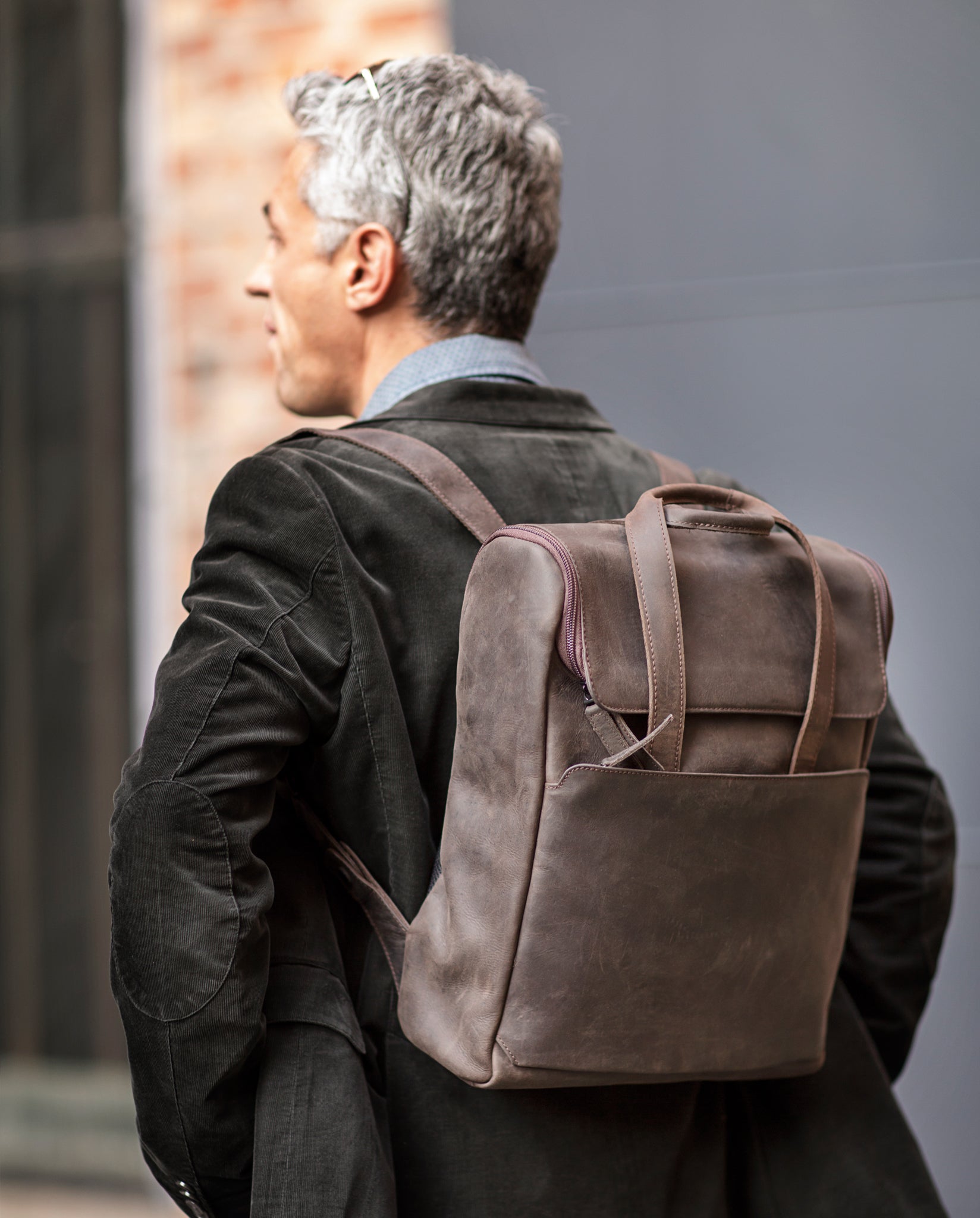 2-in-1 notebook backpack