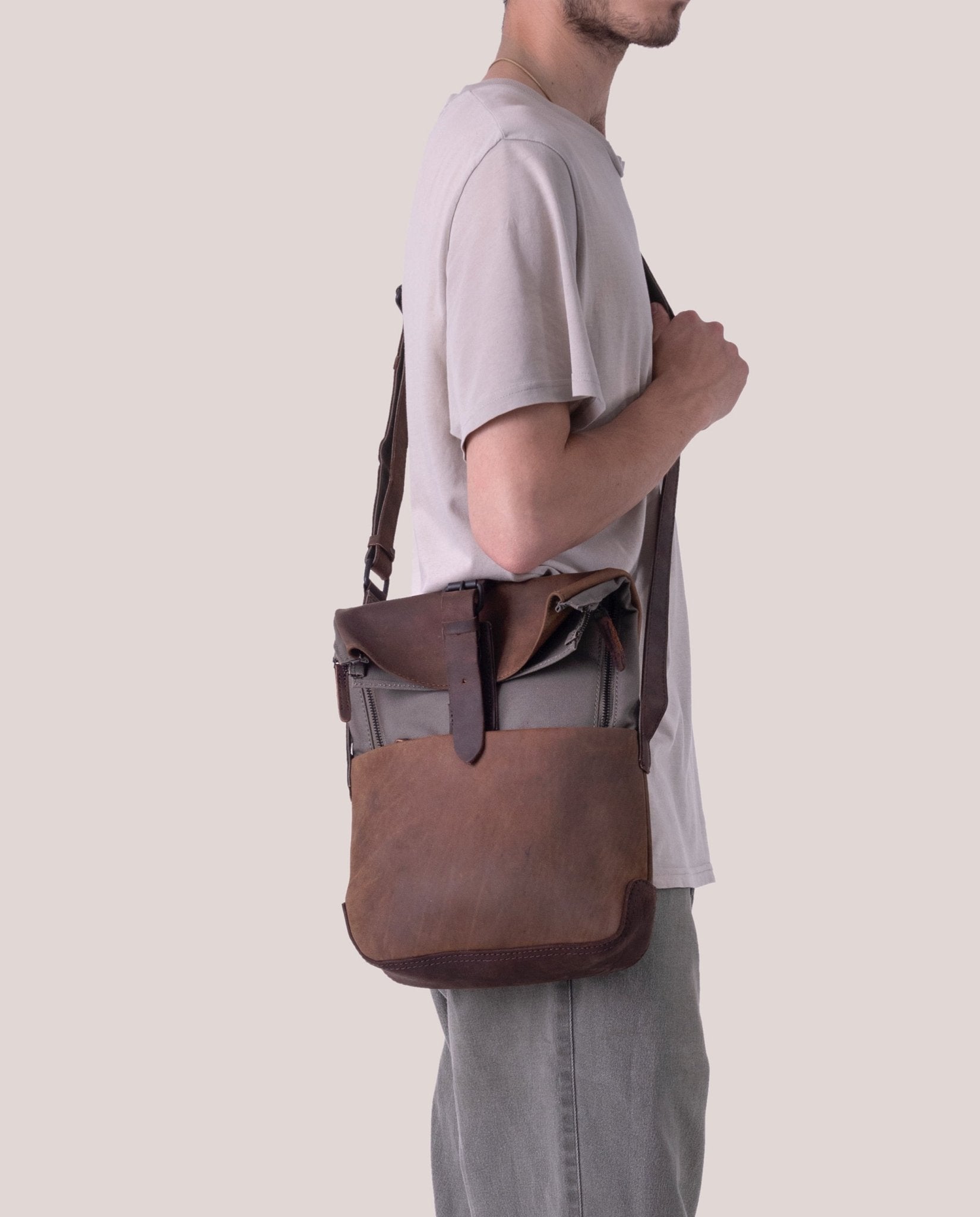 Messenger bag upend